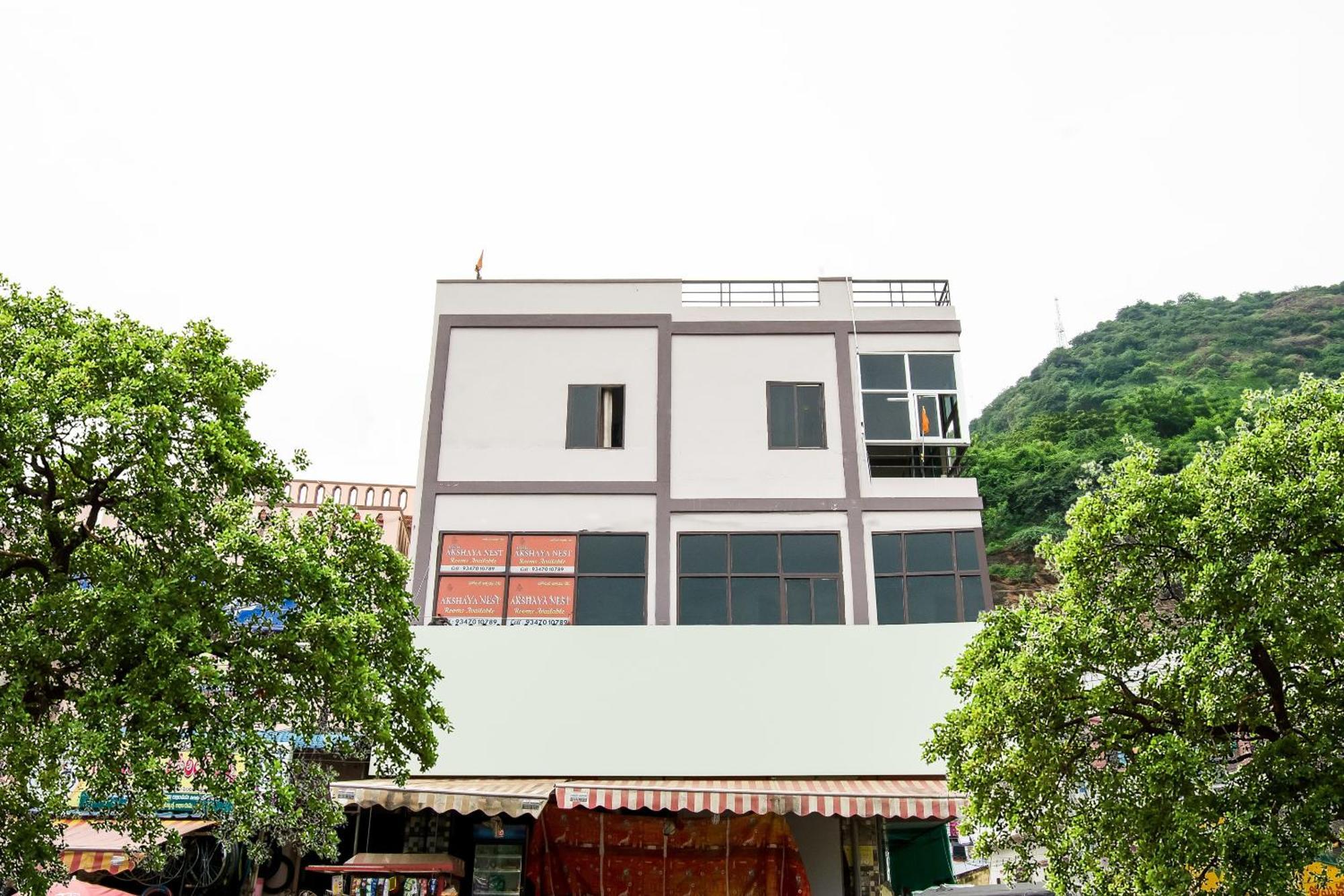 Oyo Akshaya Nest Hotel Vijayawada Exterior photo